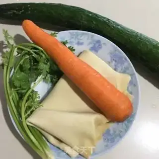 Make The cucumber carrots step 0