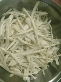 Make The dryer tore the apricot mushrooms step 0