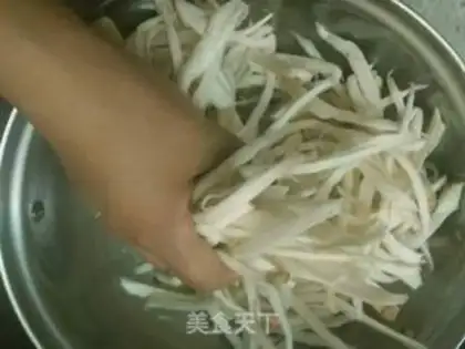 Make The dryer tore the apricot mushrooms step 1