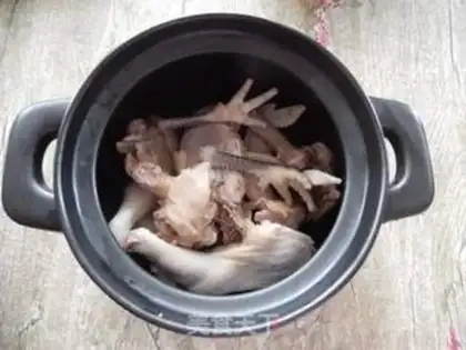 Make Fresh lilies chicken soup step 4