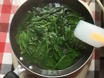 Make A spinach green twilight cake step 1