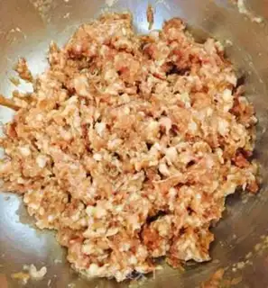 Make Celery pork dumplings step 1