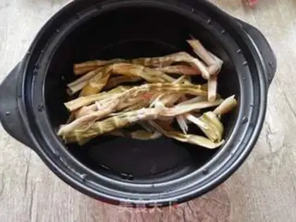 Make The mushrooms dry the stew step 1