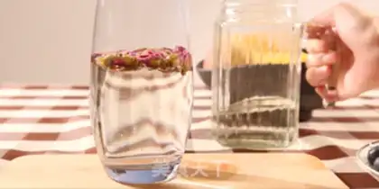 Make Rose oatmeal fruit tea step 1