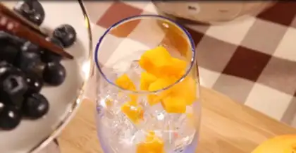 Make Rose oatmeal fruit tea step 4