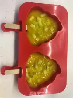 Make Delicious fruit yogurt popsicles step 5