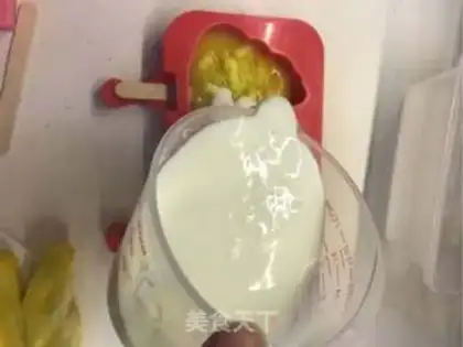 Make Delicious fruit yogurt popsicles step 6