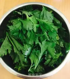 Make Celery leaves step 0