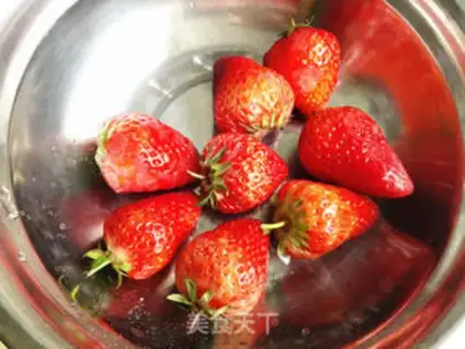Make Strawberry shakes step 0
