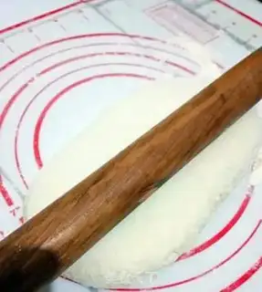 Make Onion pepper salt rolls step 9