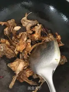 Make Red chicken collarbone step 7