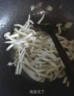 Make Tomato mushroom noodles step 0