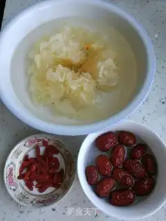 Make Silver-eared date soup step 0