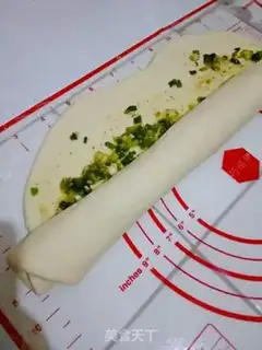 Make Onion pepper salt rolls step 12