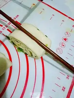 Make Onion pepper salt rolls step 13