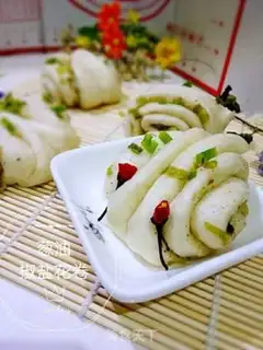 Make Onion pepper salt rolls step 17