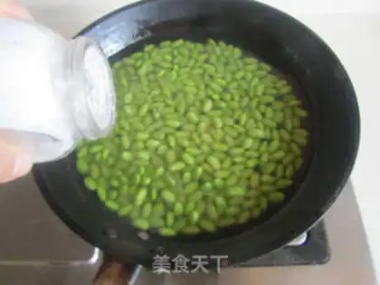 Make Rhodish and fried beans step 1