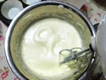 Make SpongeBob cake step 1