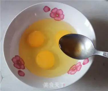 Make Scrambled eggs step 2
