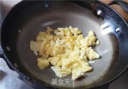 Make Scrambled eggs step 3