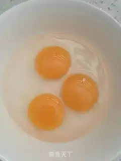 Make Silverfish fried eggs step 1