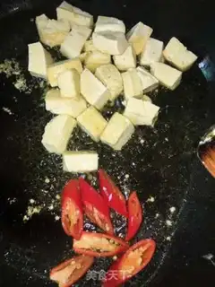 Make Yellowfish tofu soup step 1