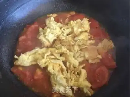 Make Tomato fried eggs step 7