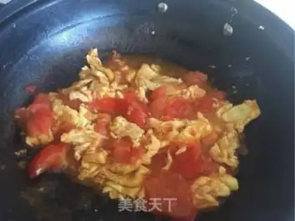 Make Tomato fried eggs step 8