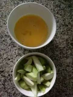 Make Smelt egg soup step 1