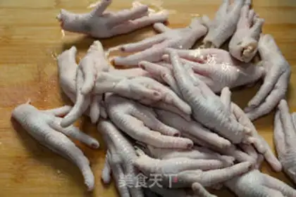 Make Frozen chicken feet step 0