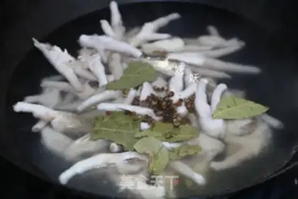 Make Frozen chicken feet step 2