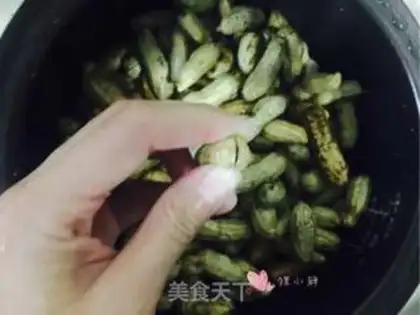 Make Salt-water peanuts step 1
