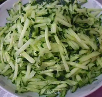 Make Egg sauce noodles step 1