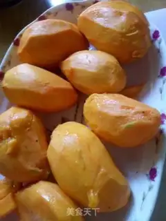 Make Yogurt mango ice cream step 1