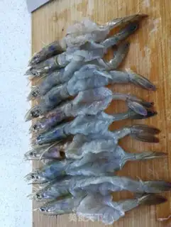 Make A garlic fan with a shrimp back step 0