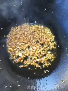 Make A garlic fan with a shrimp back step 3