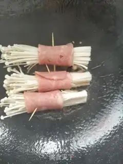 Make Bacon pin roll step 6