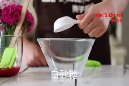 Make Strawberry cream step 2