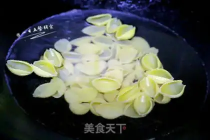 Make Tomato noodles step 1