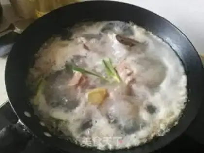 Make Liang-hai has a bone soup step 2