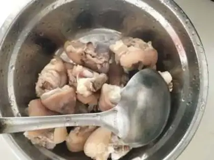 Make Hot pig hoof step 5