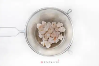 Make Hungarian fried shrimp step 1
