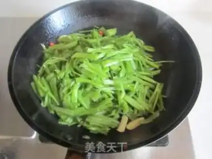 Make Squeeze and cut the cabbage step 3