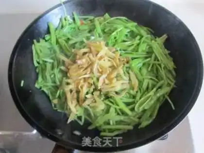 Make Squeeze and cut the cabbage step 4