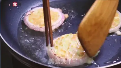 Make Onion rings, omelet step 4