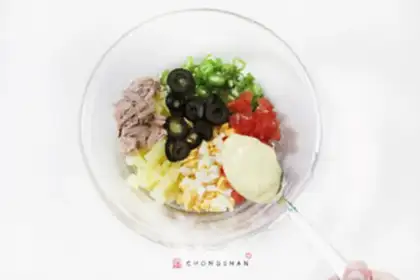 Make Nice eats a sandwich step 1