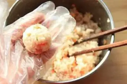 Make Riceball step 2