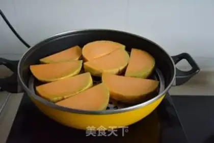 Make Pumpkin Lotus roll step 0