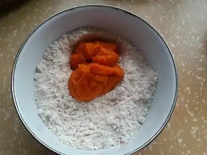Make Pumpkin Lotus roll step 1