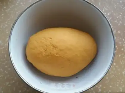Make Pumpkin Lotus roll step 2